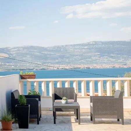 Appartement In Arbanija Mit Meerblick, Balkon, Klimaanlage, W-lan 5137-2 *