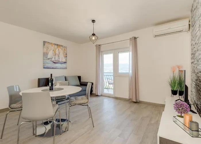 Appartement In Arbanija Mit Meerblick, Balkon, Klimaanlage, W-lan 5137-2 Trogir
