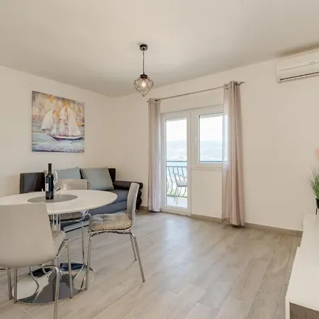 公寓 In Arbanija Mit Meerblick, Balkon, Klimaanlage, W-lan 5137-2 特罗吉尔