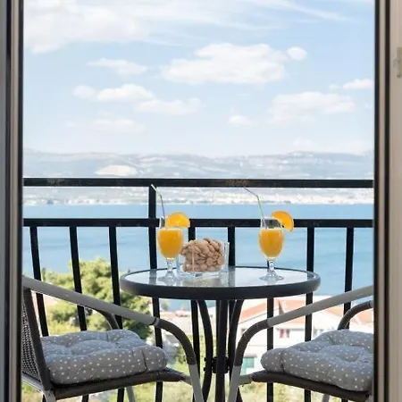 In Arbanija Mit Meerblick, Balkon, Klimaanlage, W-lan 5137-2