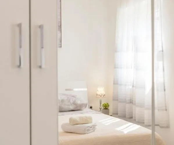 In Arbanija Mit Meerblick, Balkon, Klimaanlage, W-lan 5137-2 公寓 特罗吉尔