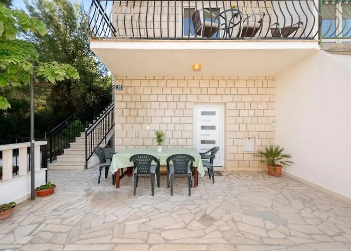 In Arbanija Mit Meerblick, Balkon, Klimaanlage, W-lan 5137-2 特罗吉尔