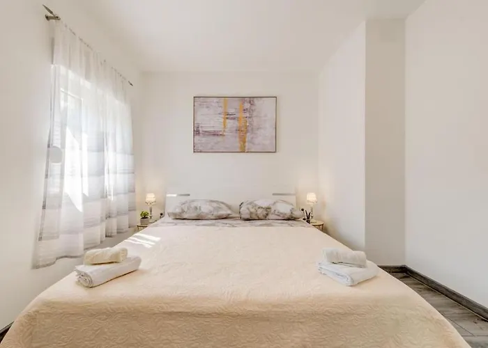 In Arbanija Mit Meerblick, Balkon, Klimaanlage, W-lan 5137-2 公寓 特罗吉尔