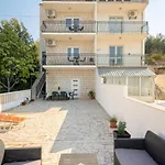 In Arbanija Mit Meerblick, Balkon, Klimaanlage, W-lan 5137-2 * Трогір