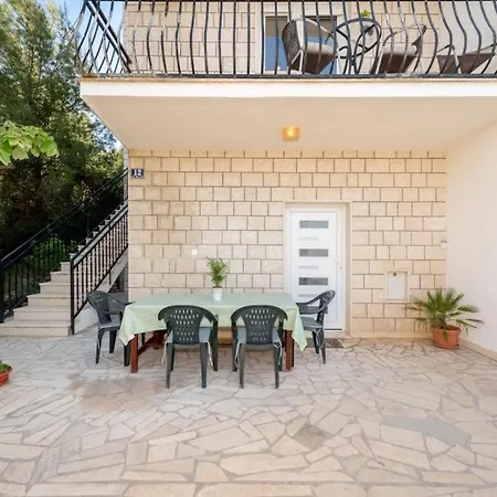 In Arbanija Mit Meerblick, Balkon, Klimaanlage, W-lan 5137-2 Трогір